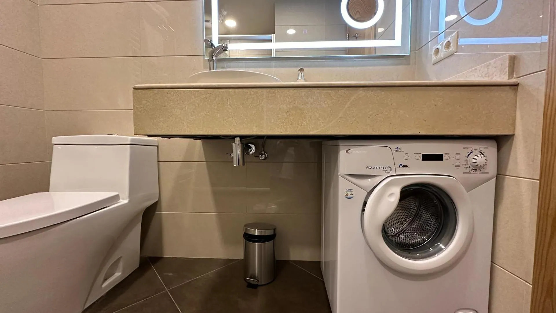 Luxury Dreamland Oasis Apartment 14 Batumi 0*,  Georgia